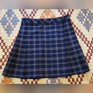 Like New Sunday Best Navy Plaid skirt. Sz 0.